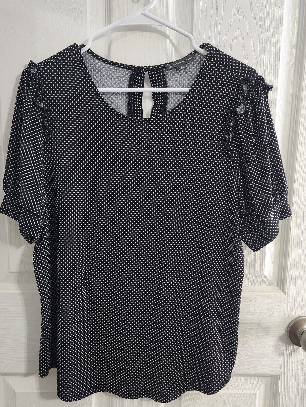 Adrianna Papell large polka dot short sleeve ruffled blouse stretchy classic